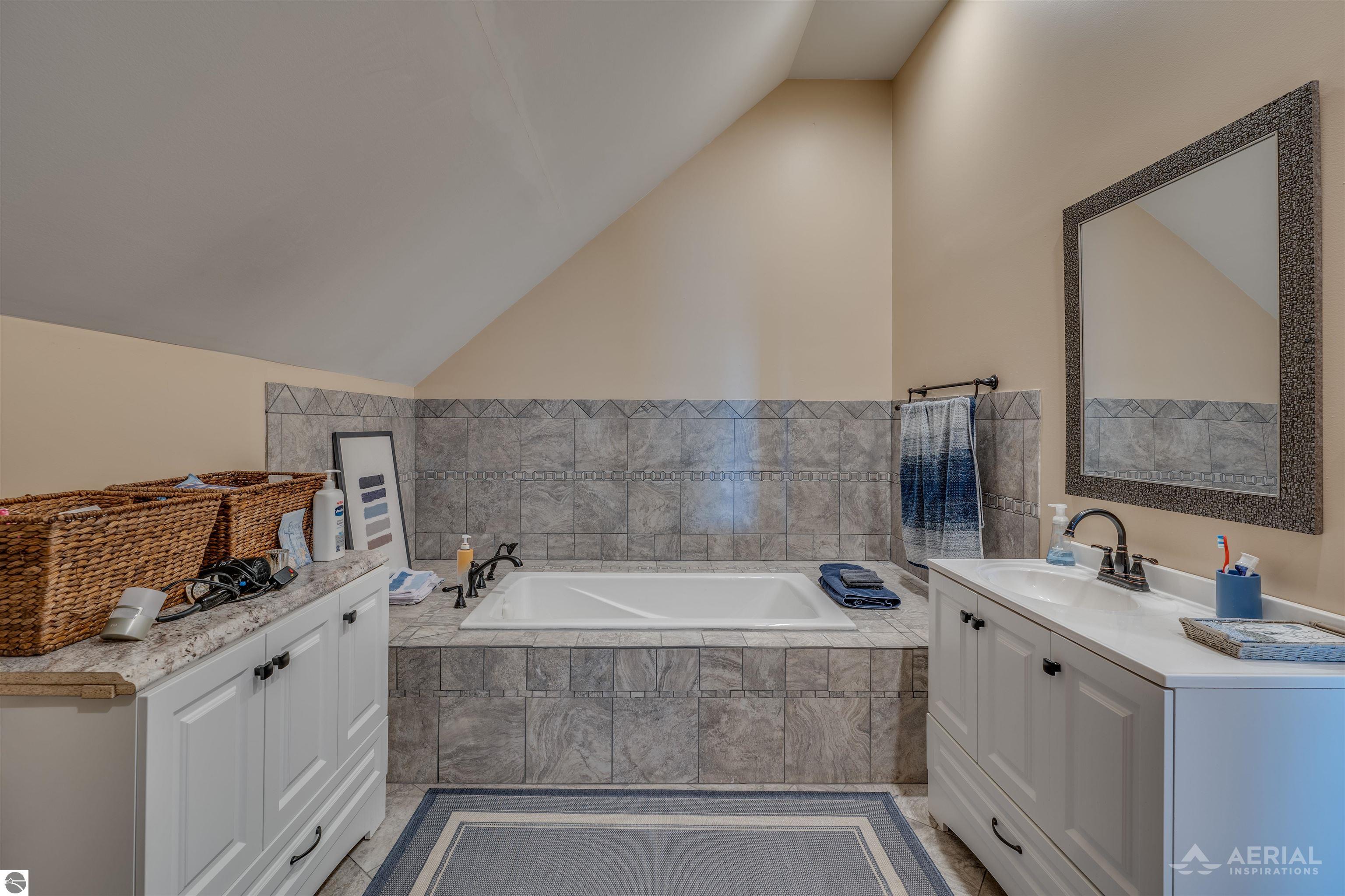 3319 S Ogemaw Trail