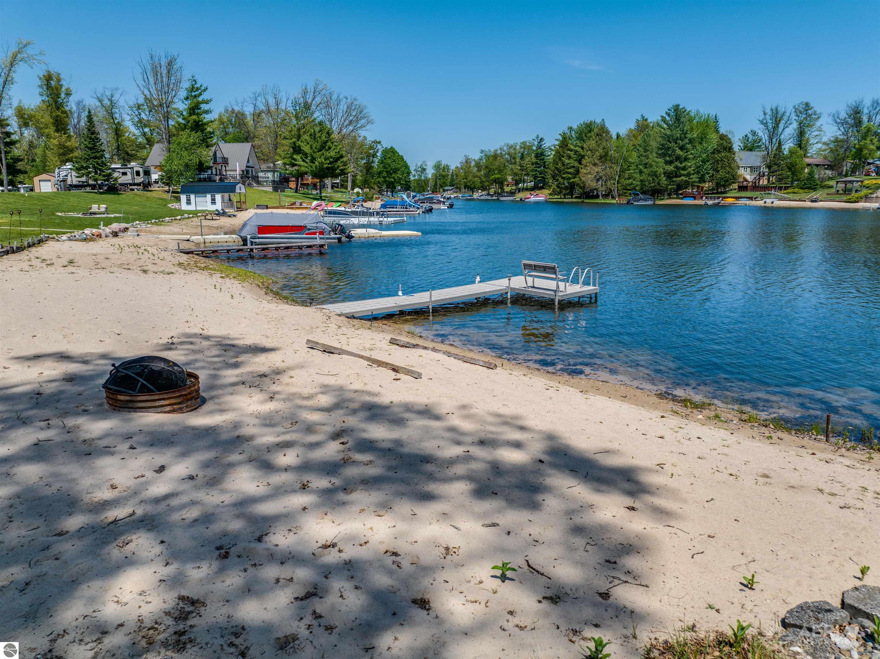 3319 S Ogemaw Trail
