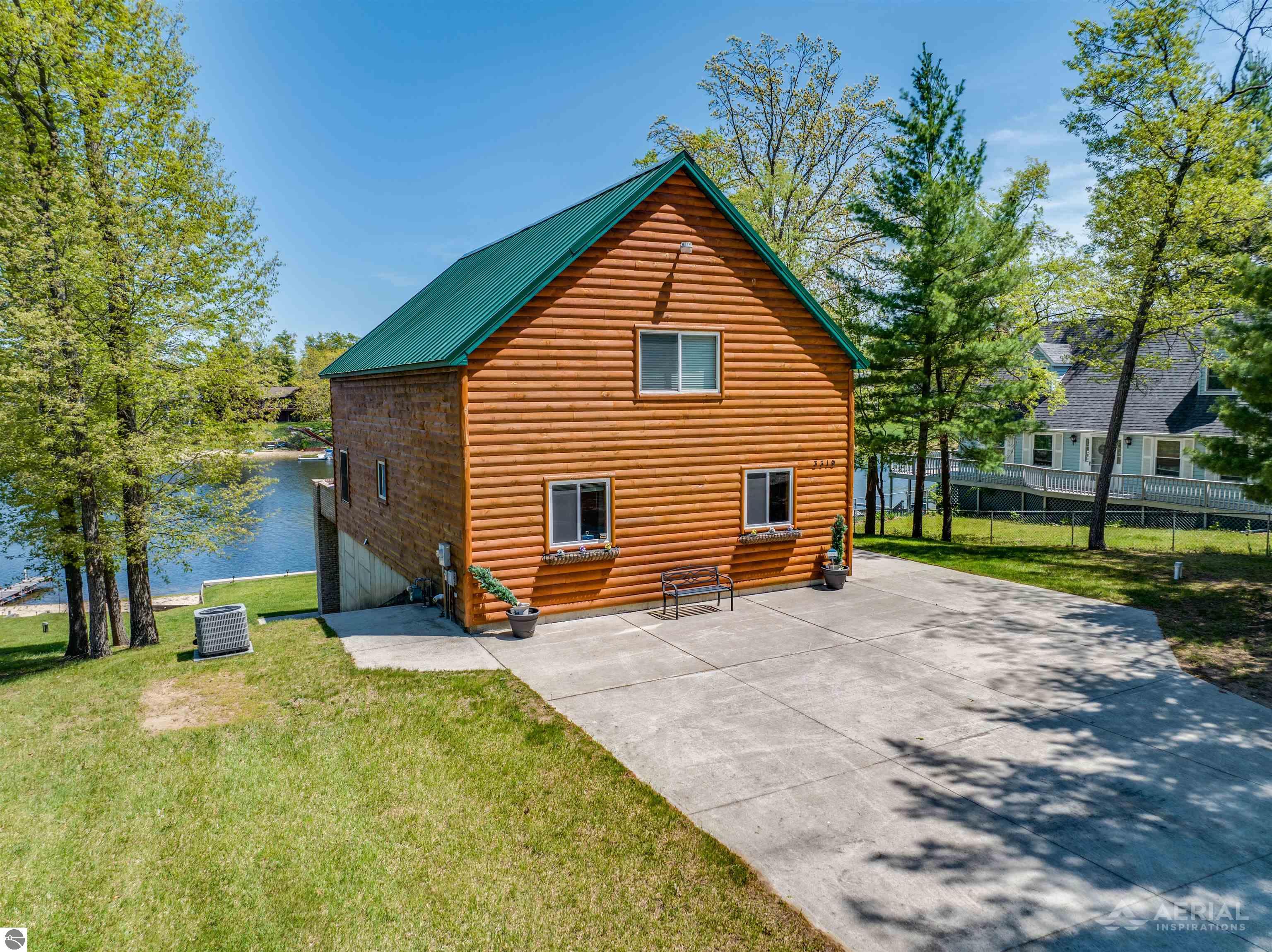 3319 S Ogemaw Trail