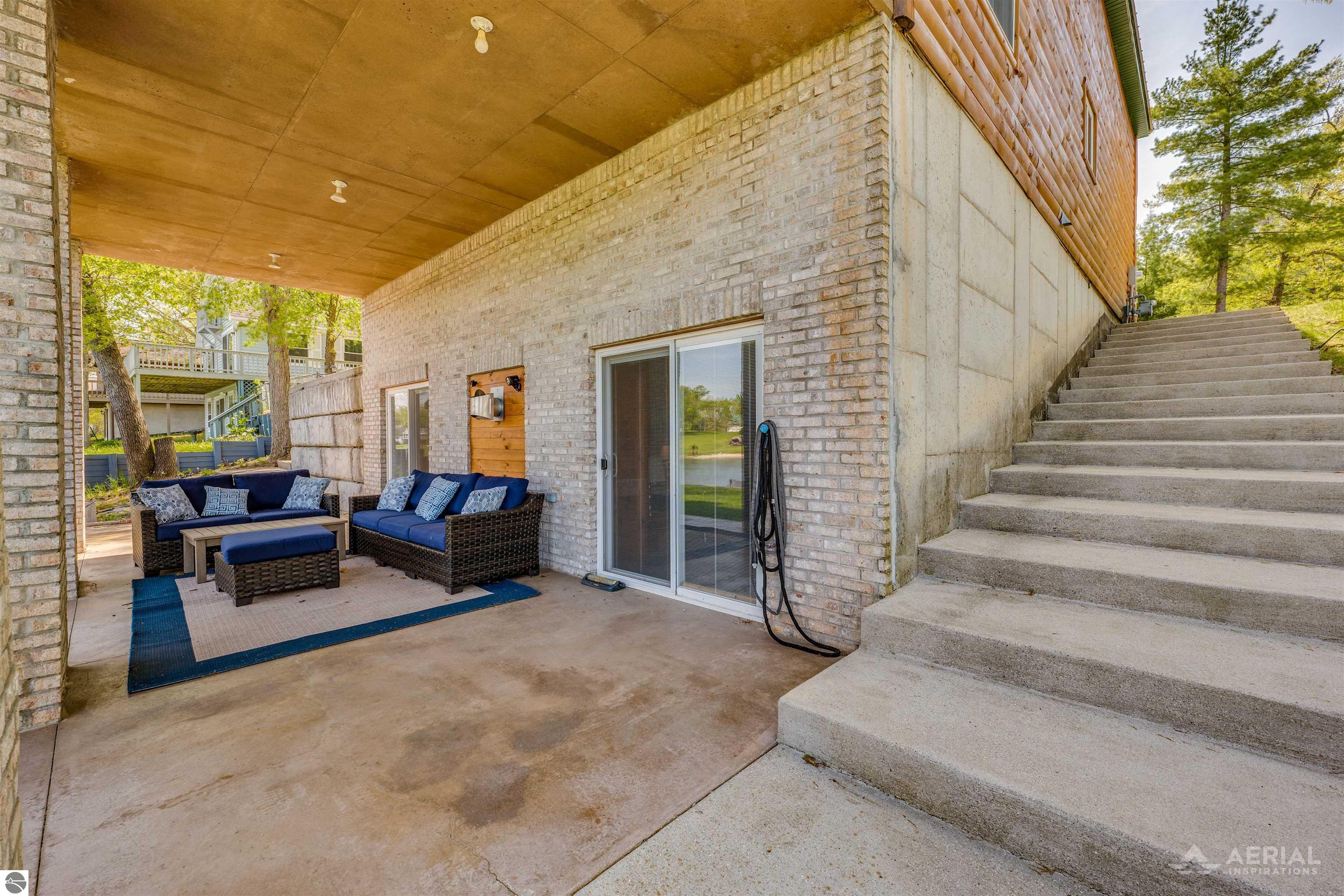 3319 S Ogemaw Trail