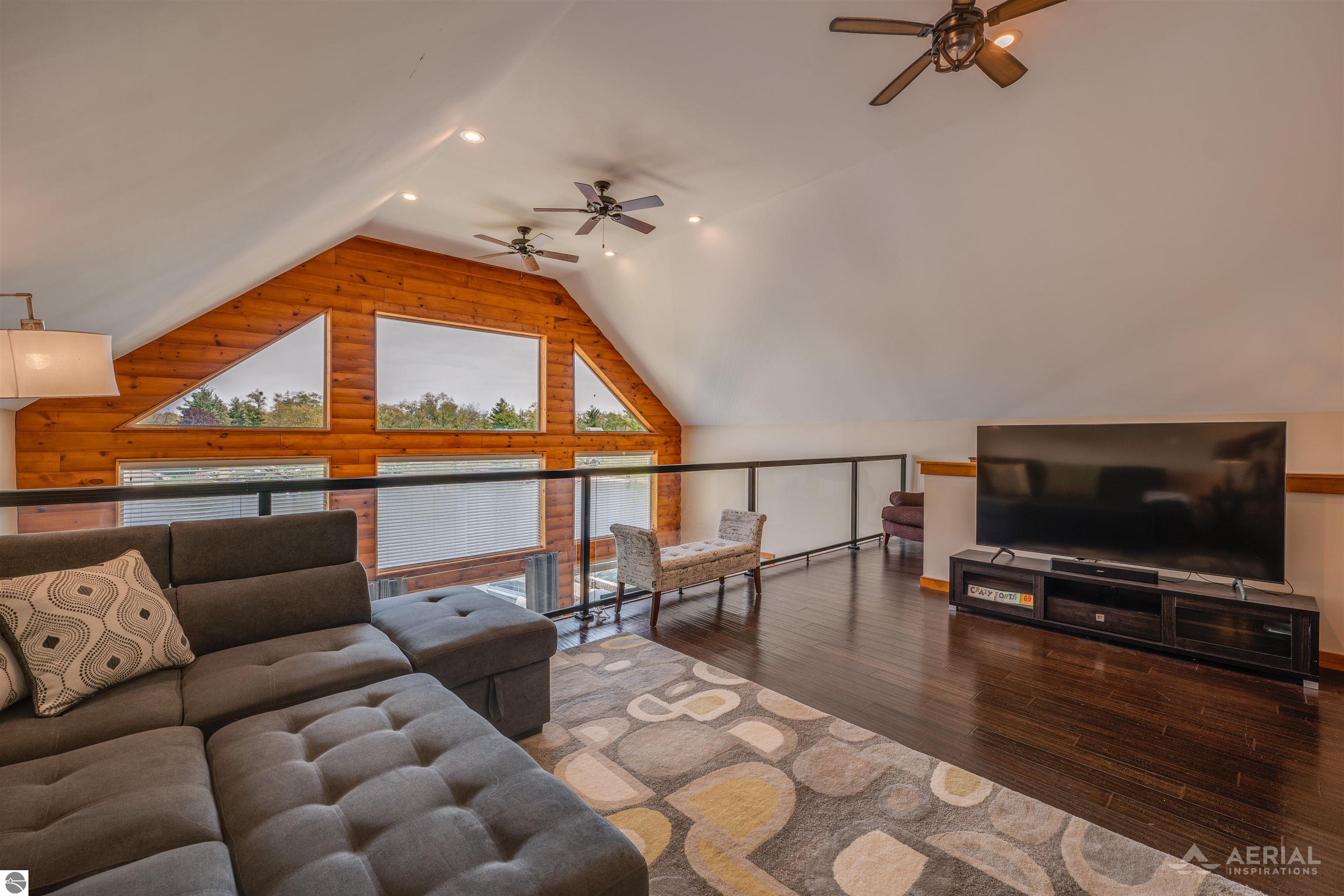 3319 S Ogemaw Trail