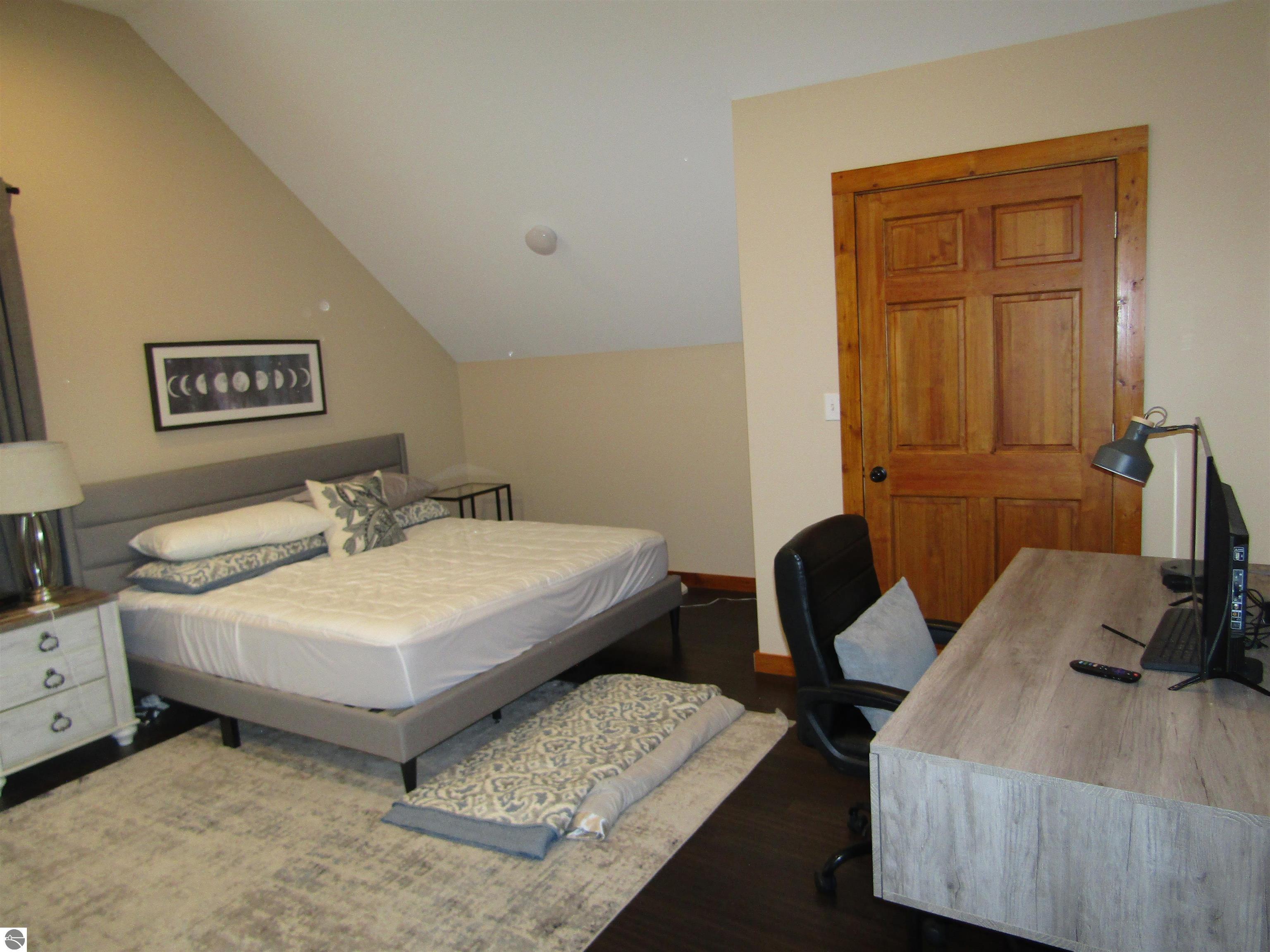 3319 S Ogemaw Trail