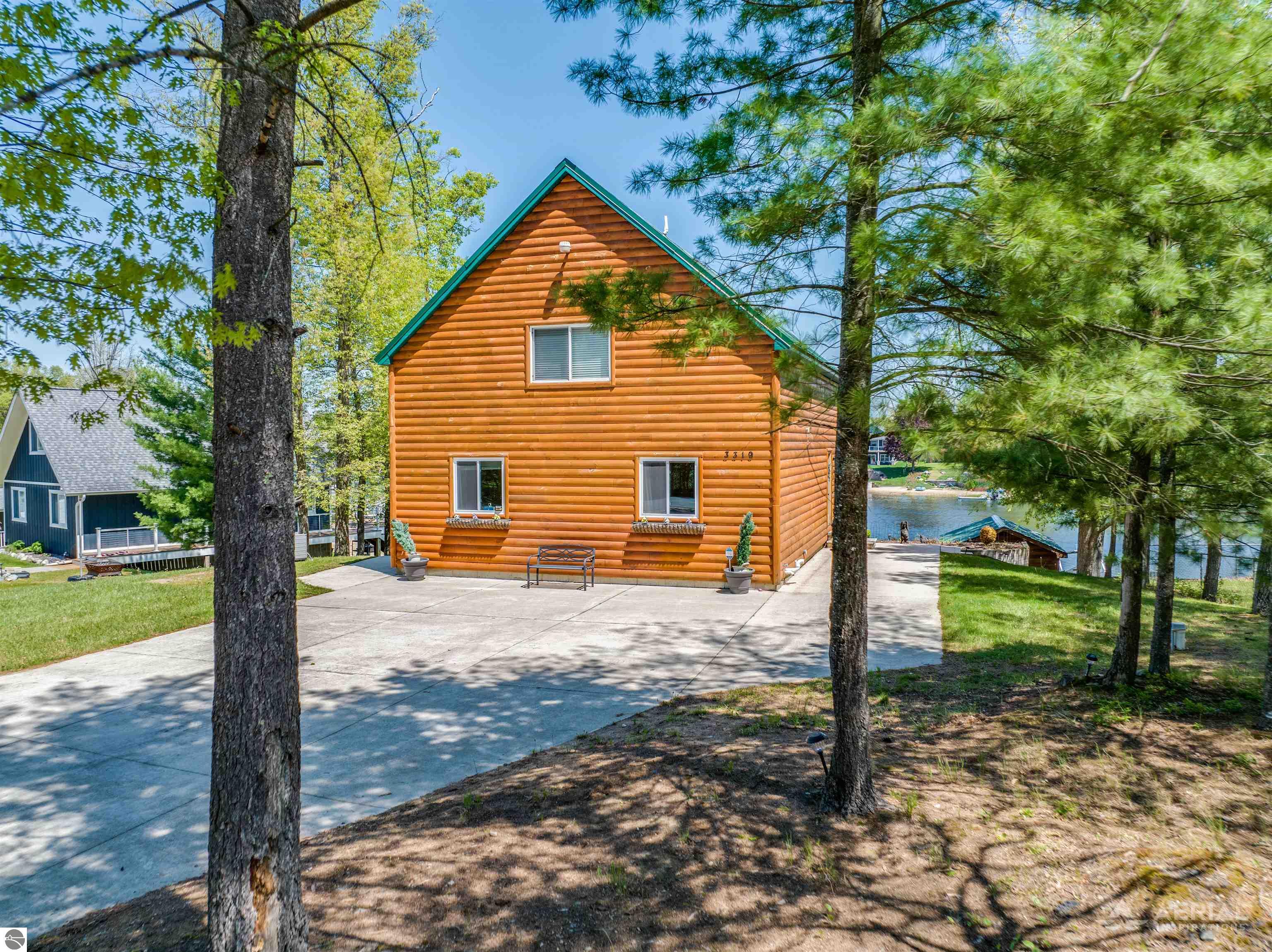 3319 S Ogemaw Trail