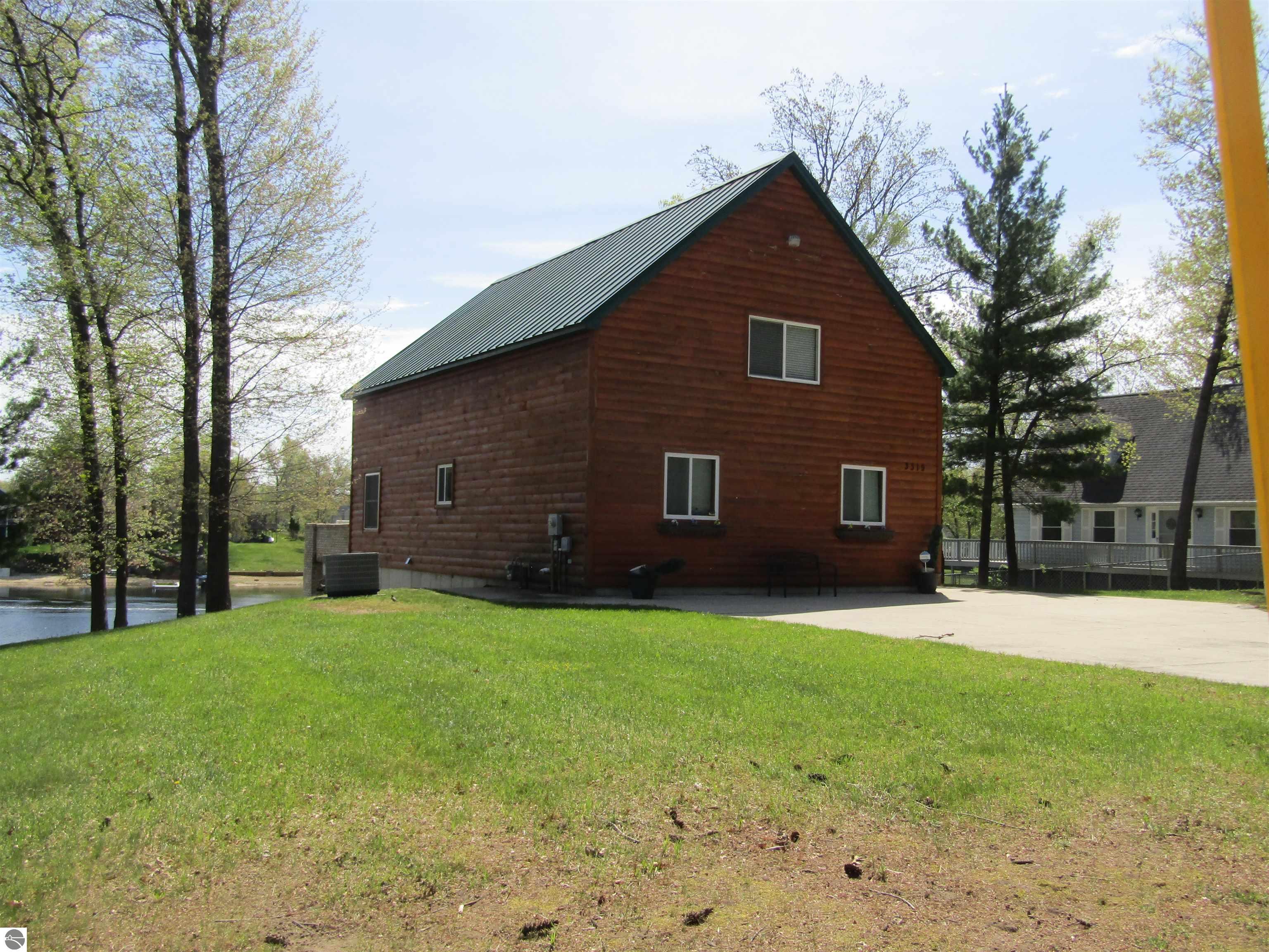 3319 S Ogemaw Trail