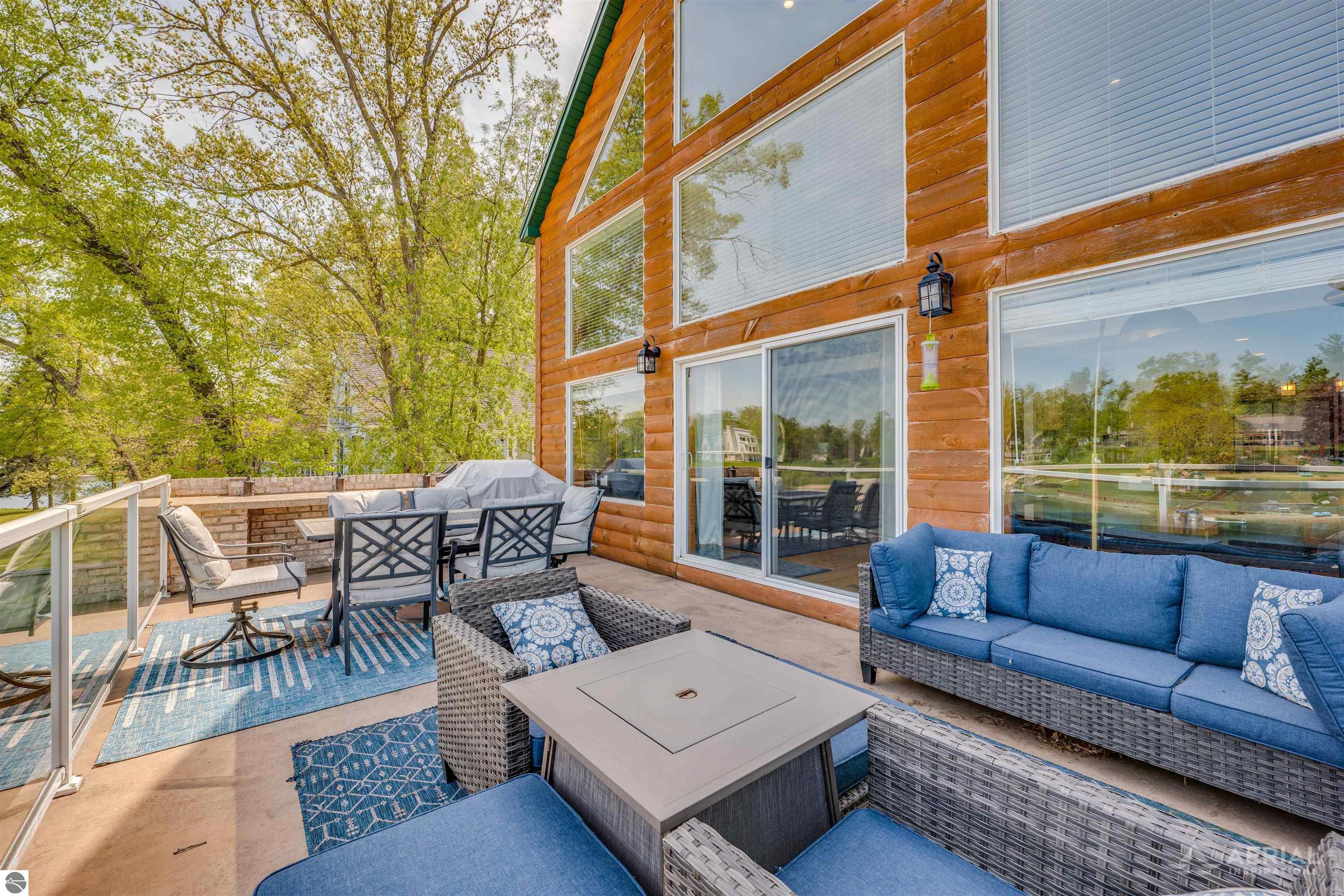 3319 S Ogemaw Trail