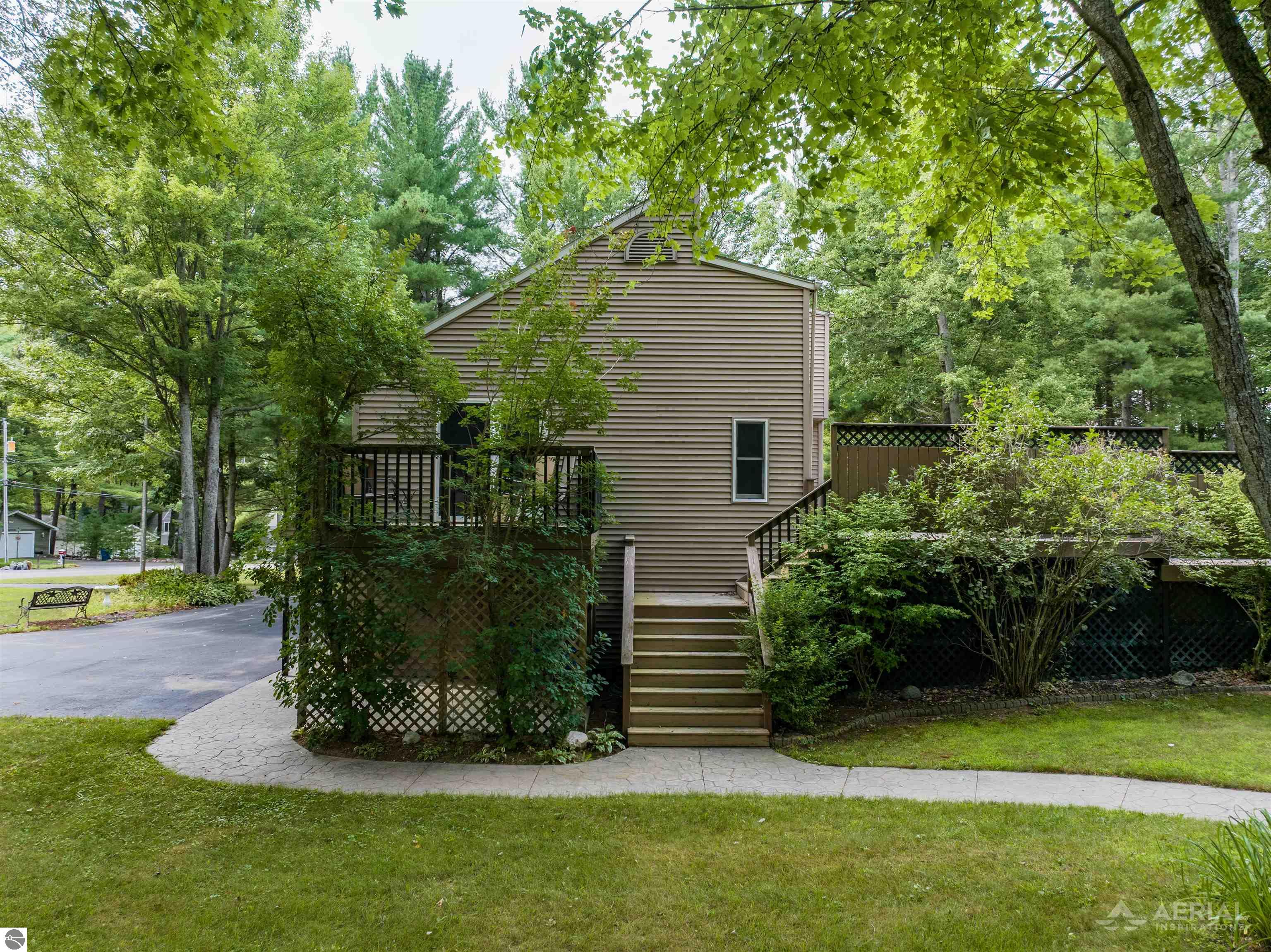 1741 N Ogemaw Trail