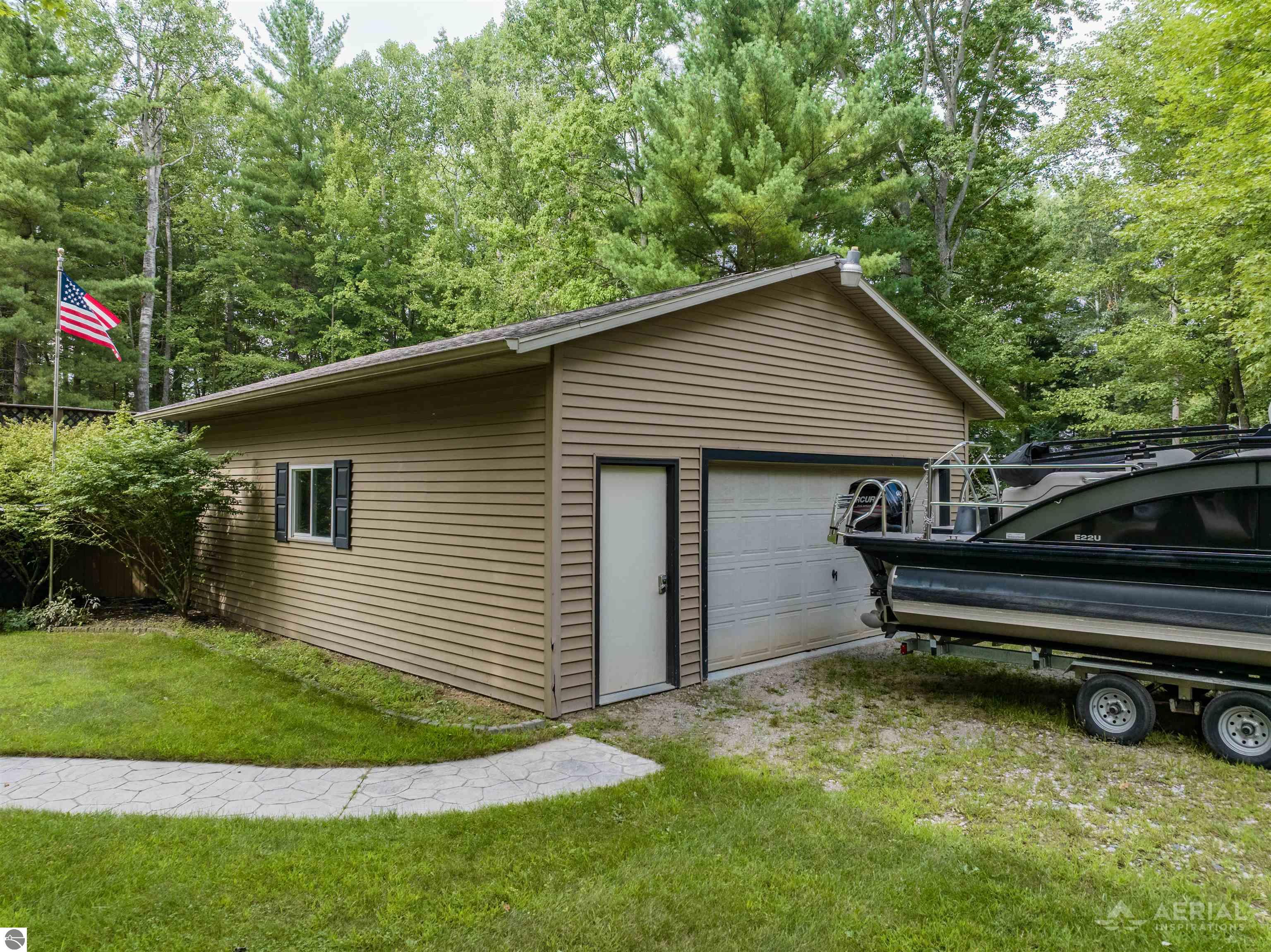 1741 N Ogemaw Trail