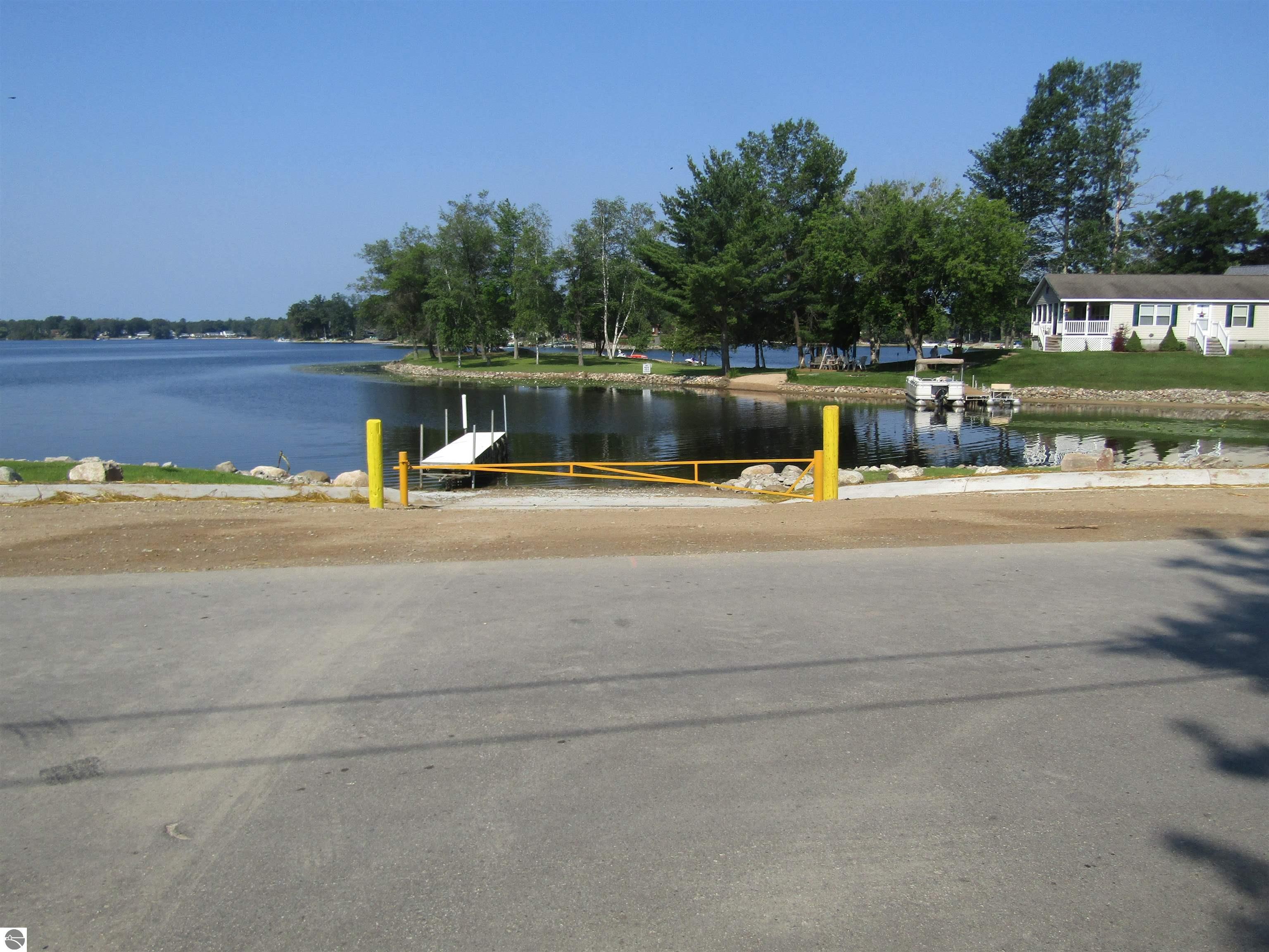 1741 N Ogemaw Trail