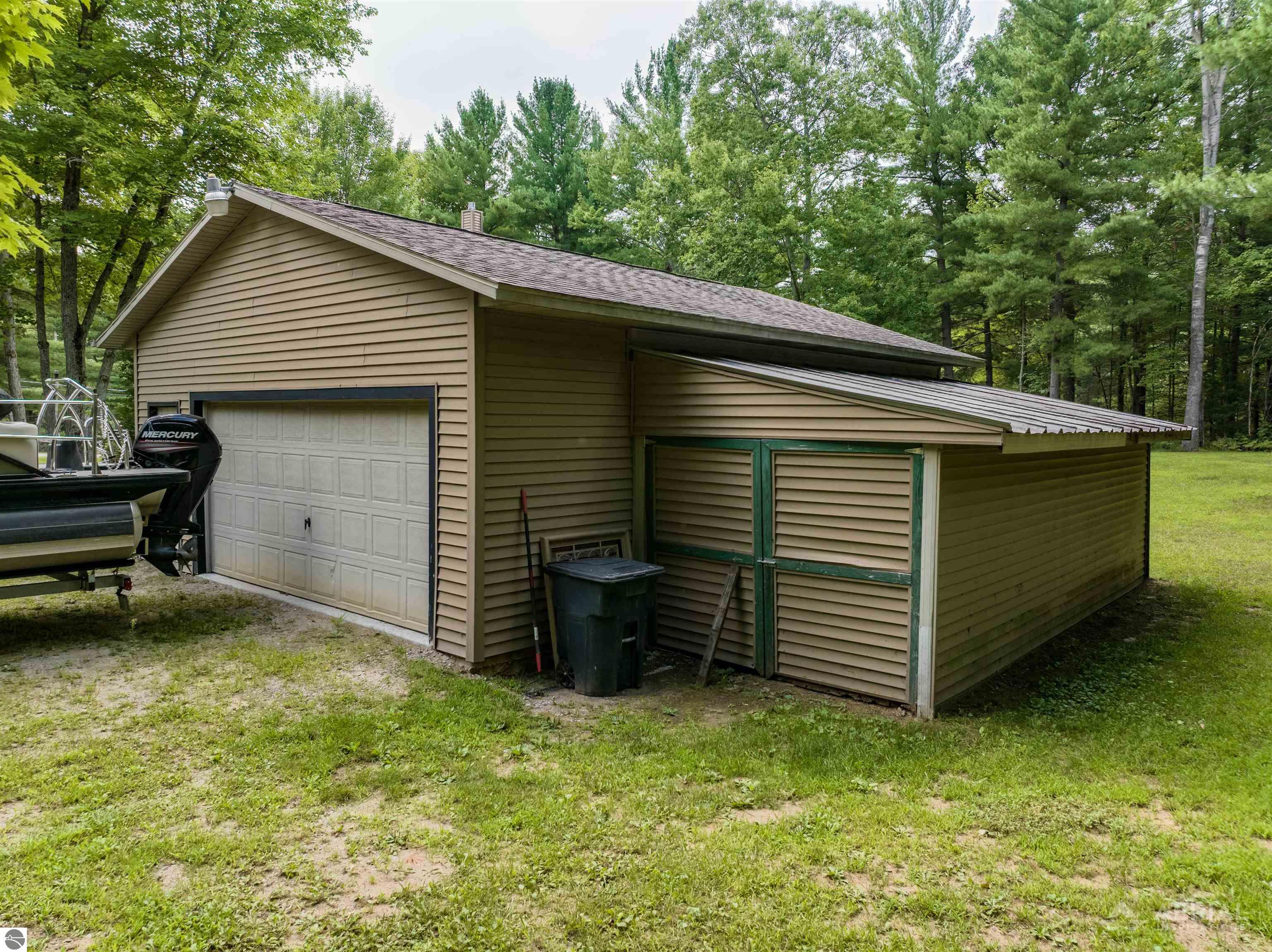 1741 N Ogemaw Trail