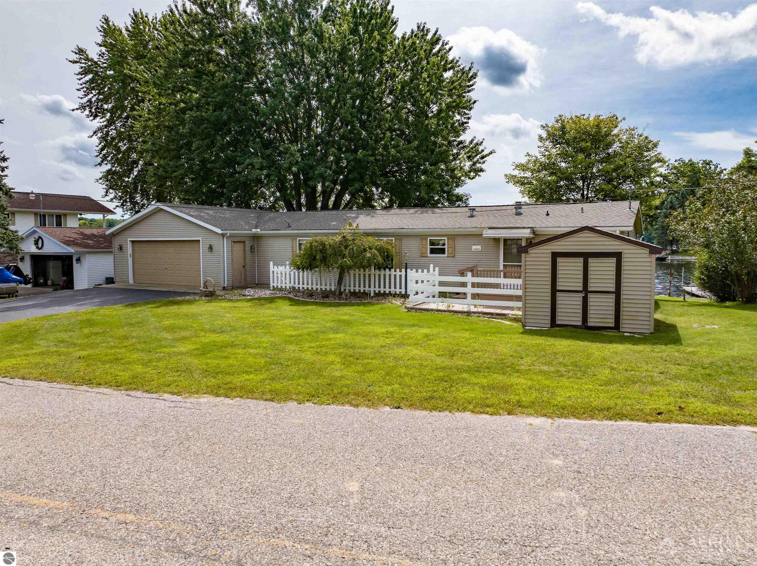 2000 Seneca Trail
