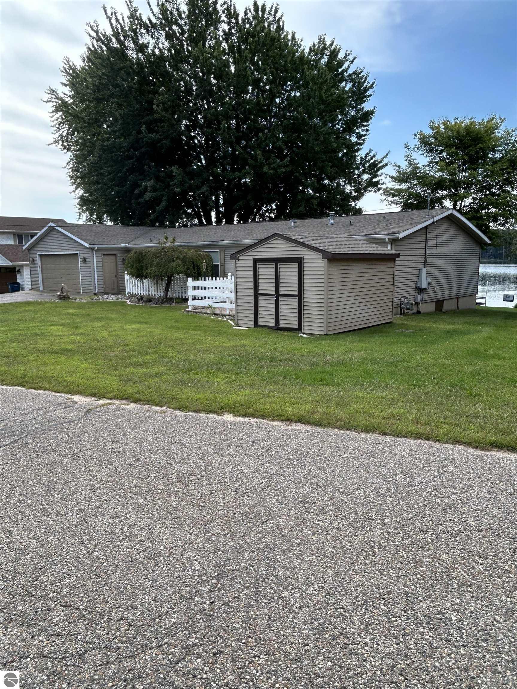 2000 Seneca Trail