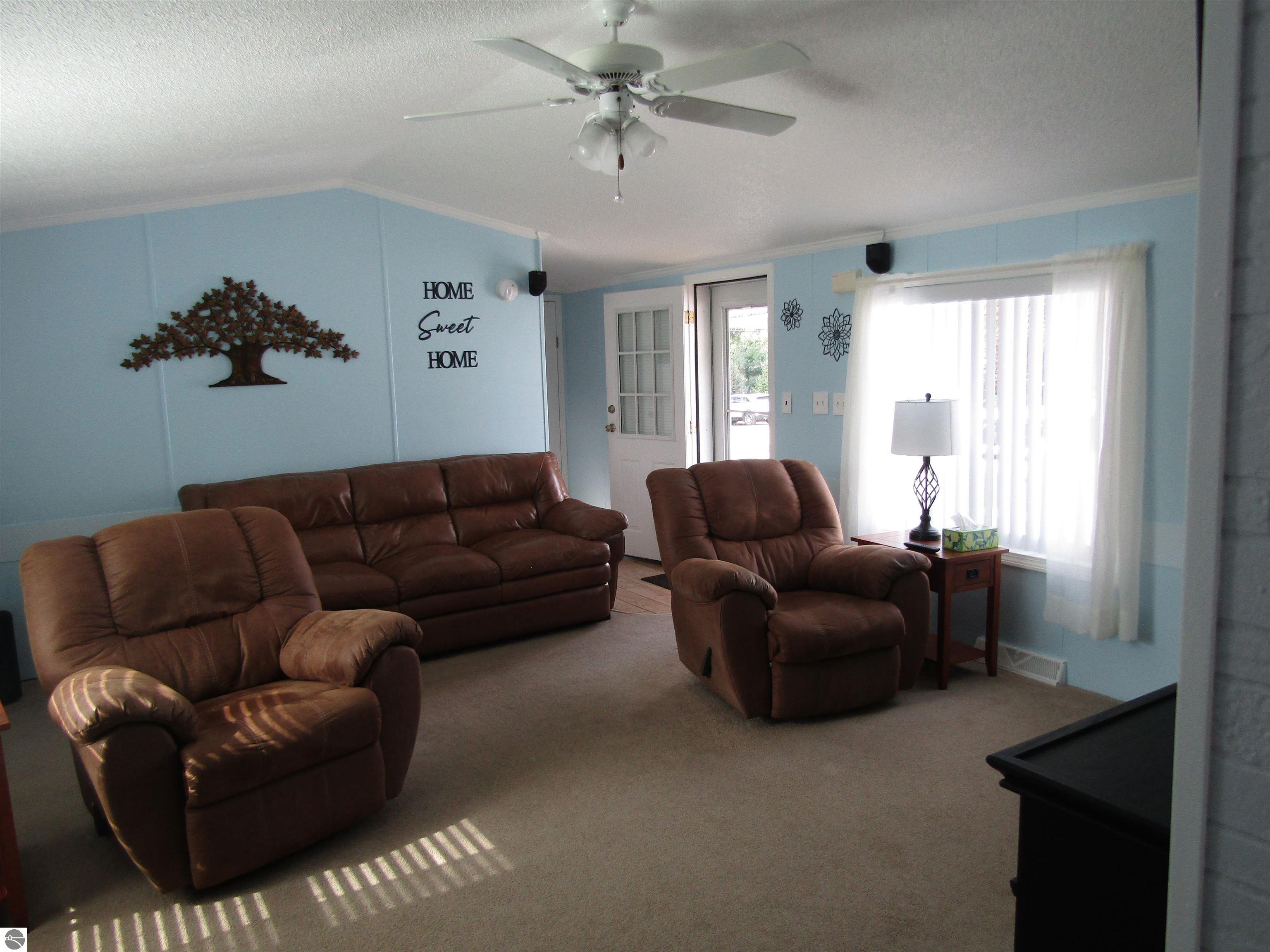 3287 Comanche Trail