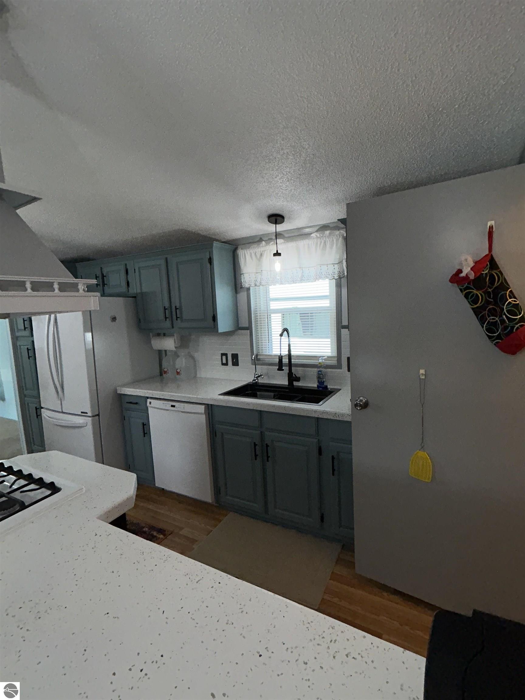 3287 Comanche Trail