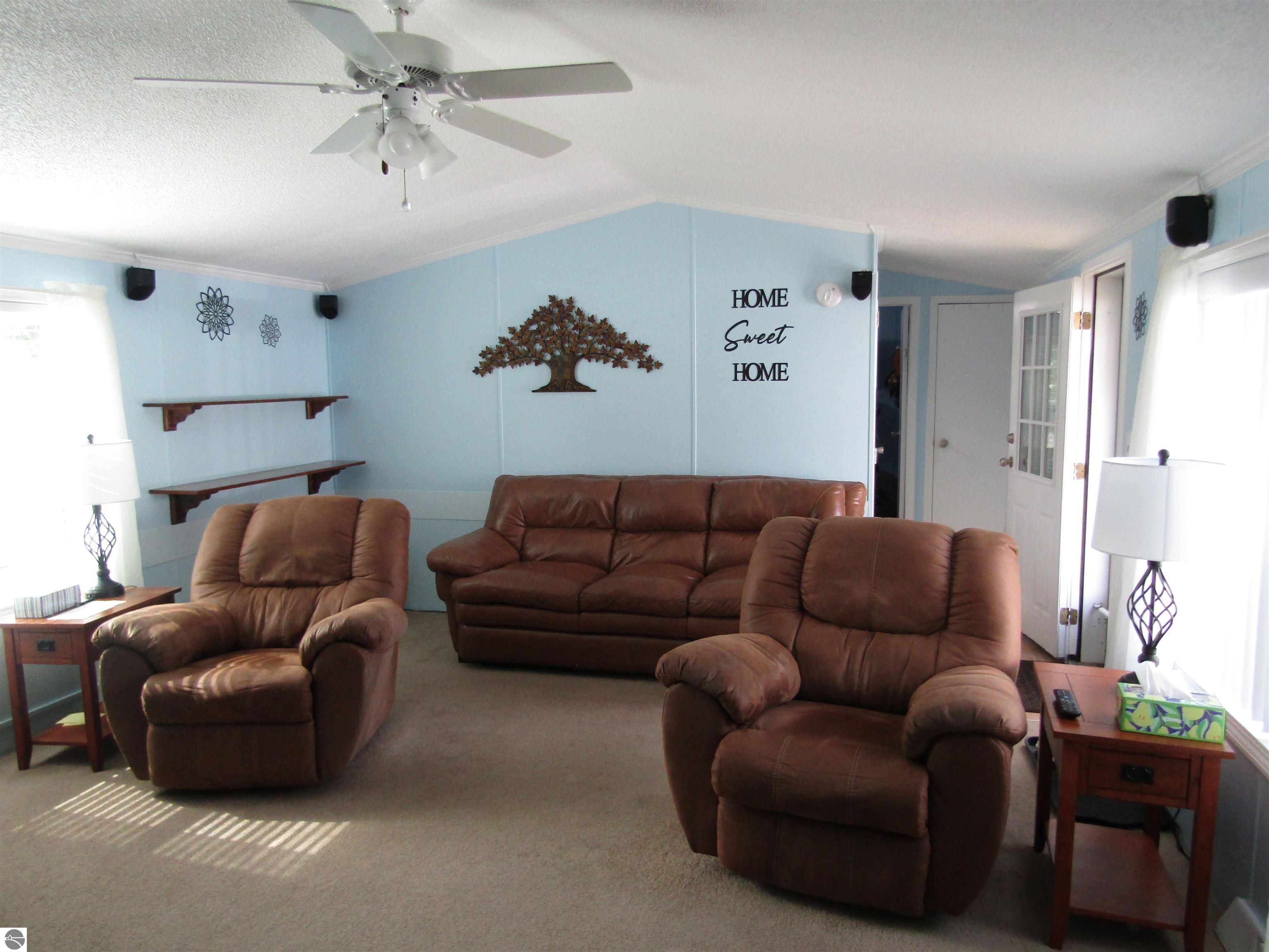 3287 Comanche Trail