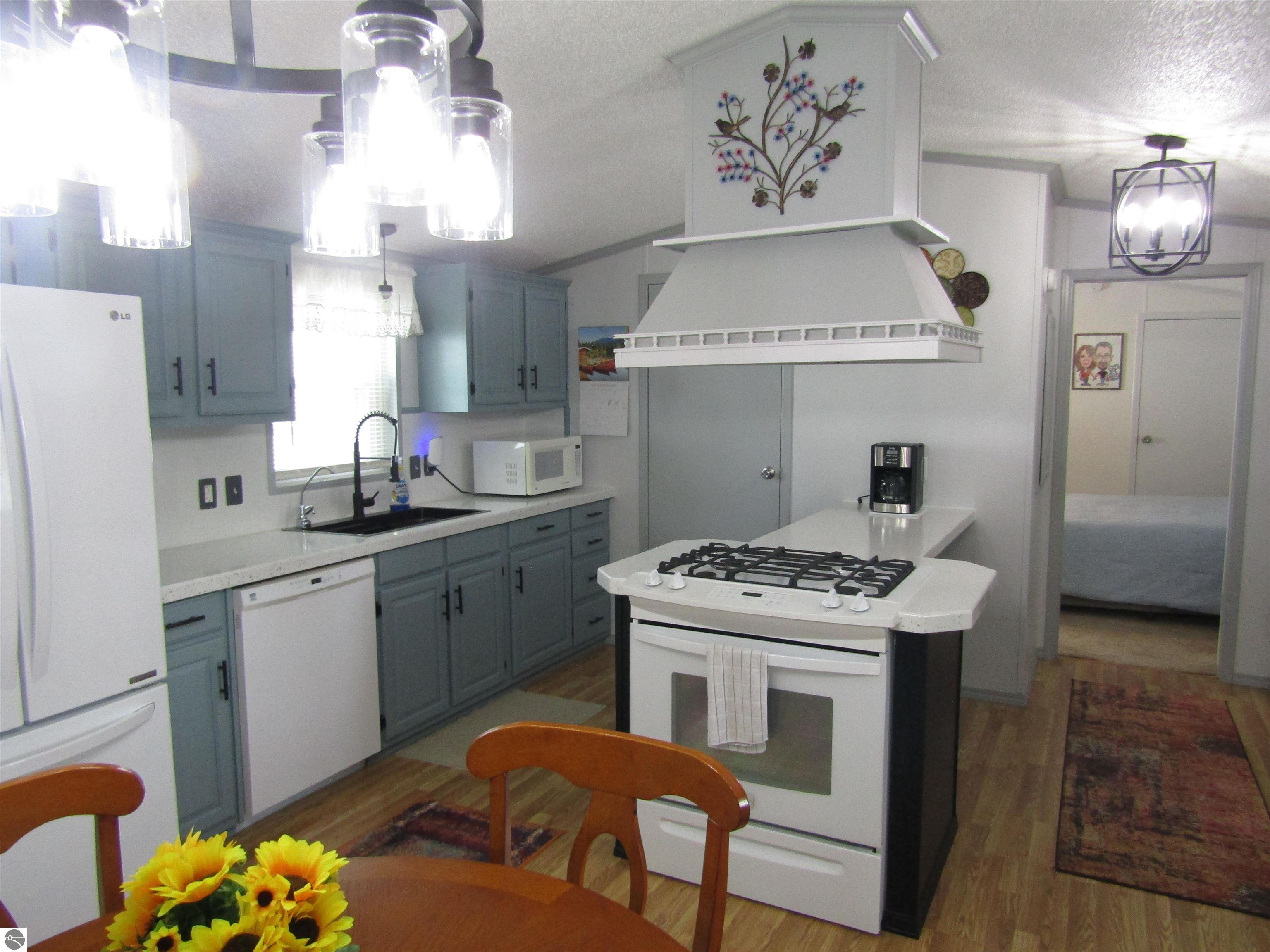 3287 Comanche Trail