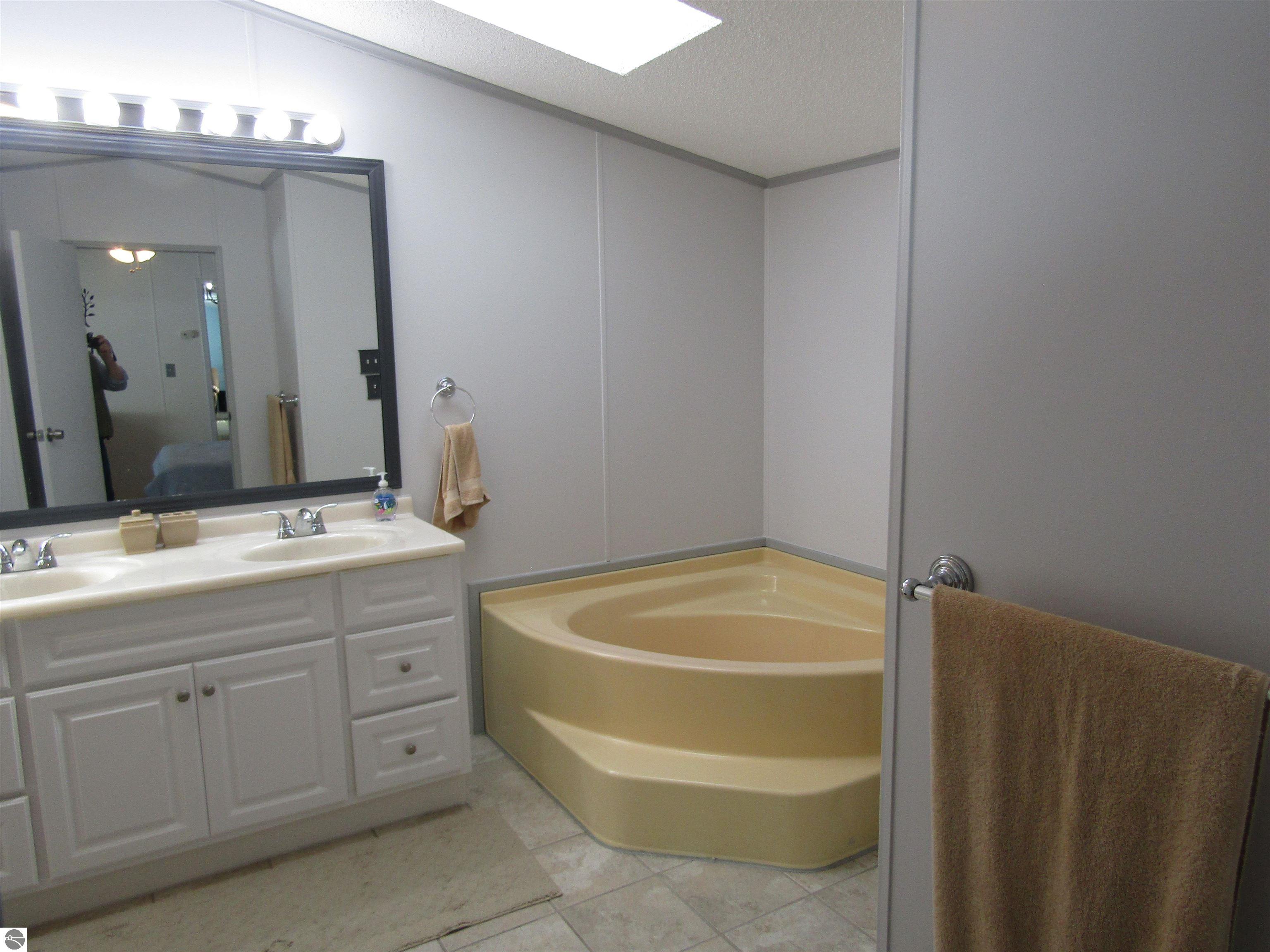 3287 Comanche Trail