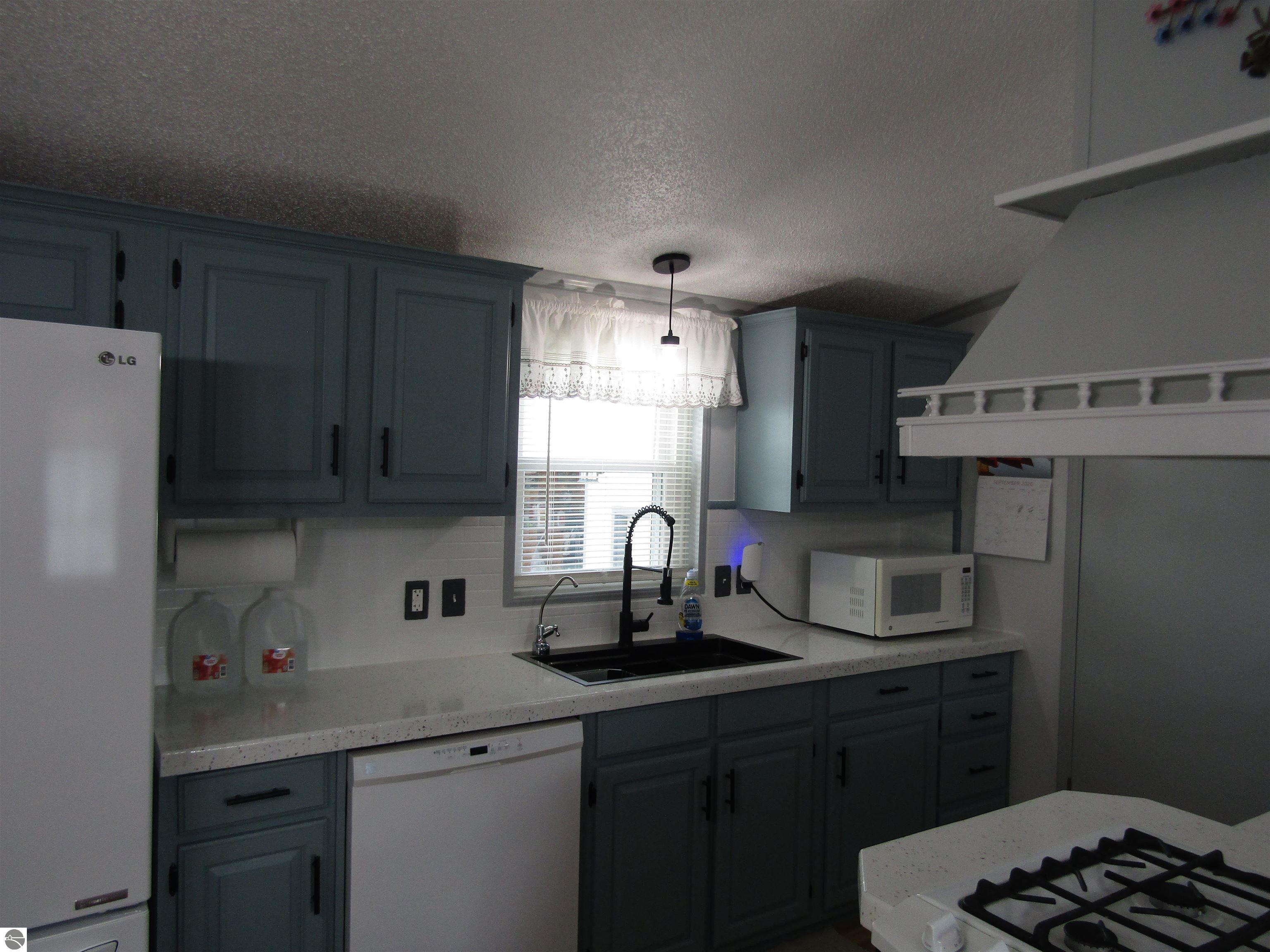 3287 Comanche Trail