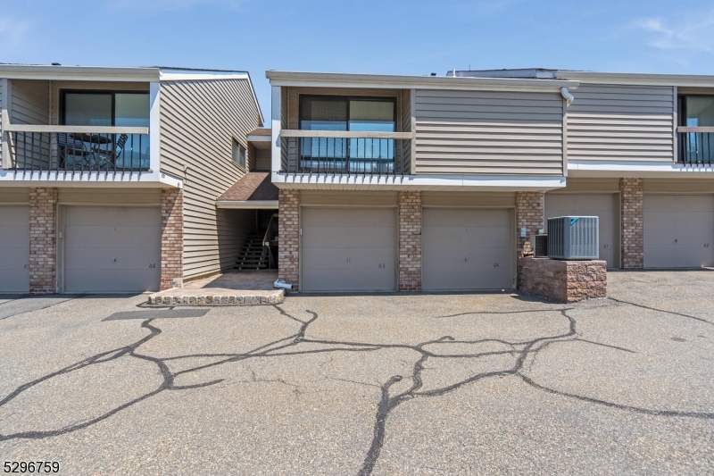64 Overlook Dr