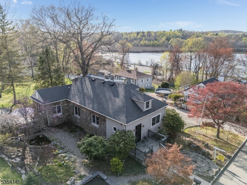 8 Johnson Ave