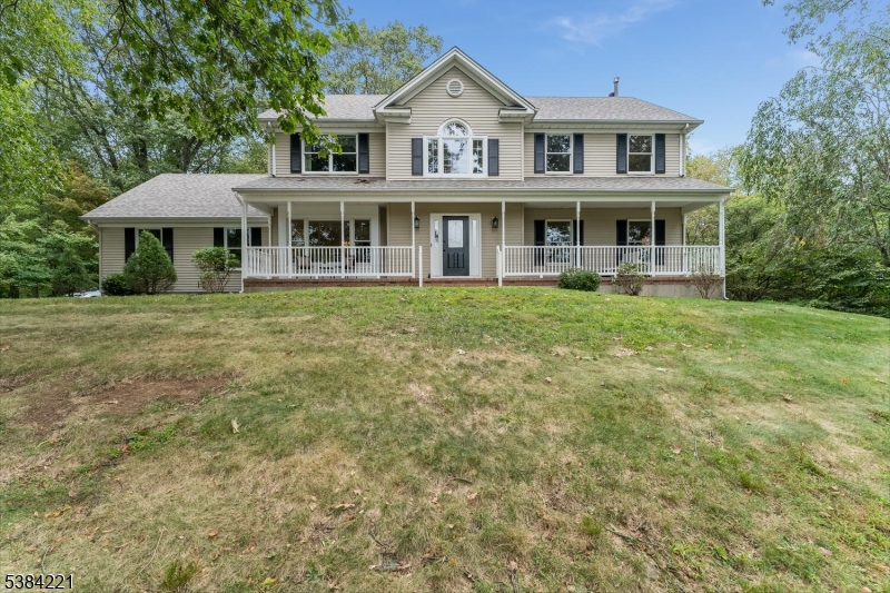 18 Bridle Path Dr