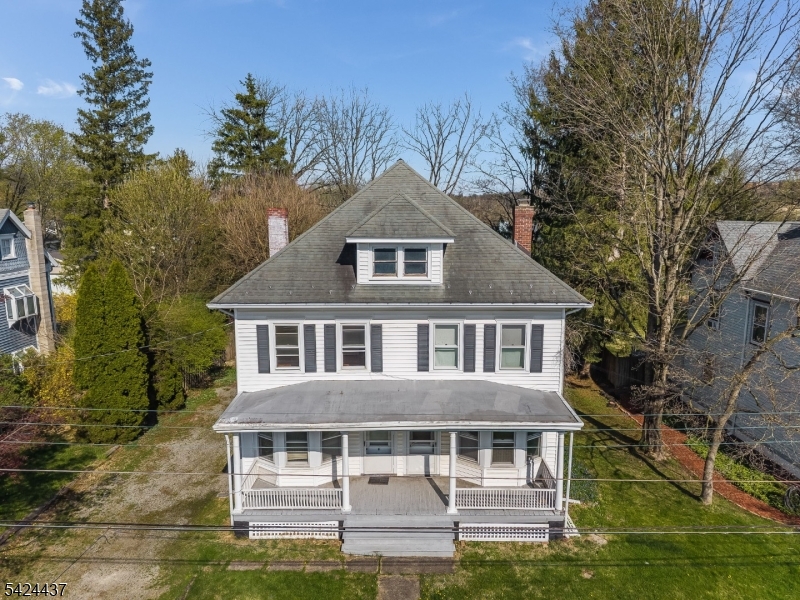 18 Center St