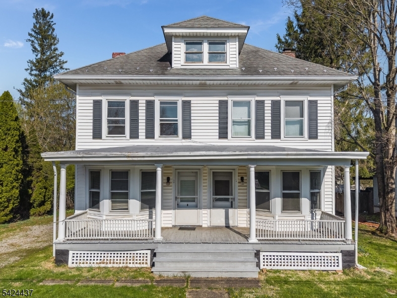 18 Center St