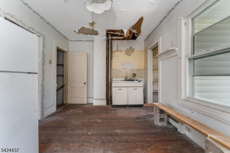 18 Center St