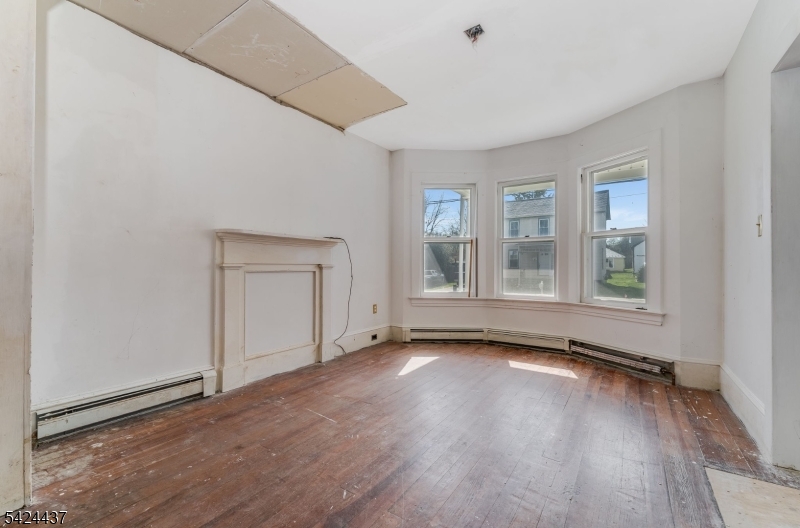 18 Center St