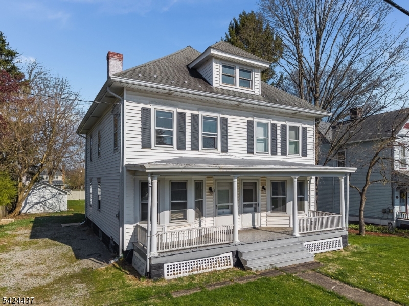 18 Center St