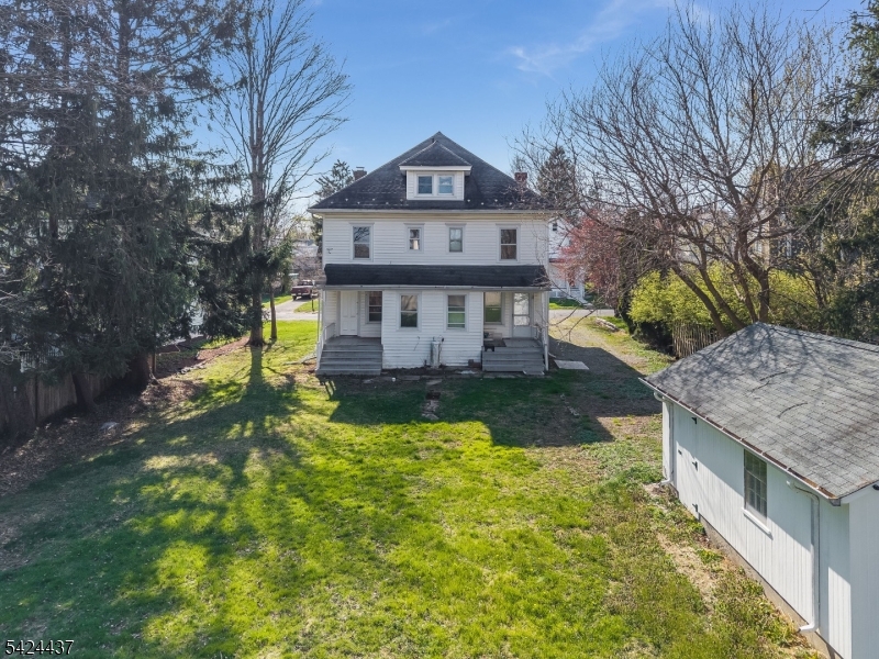 18 Center St