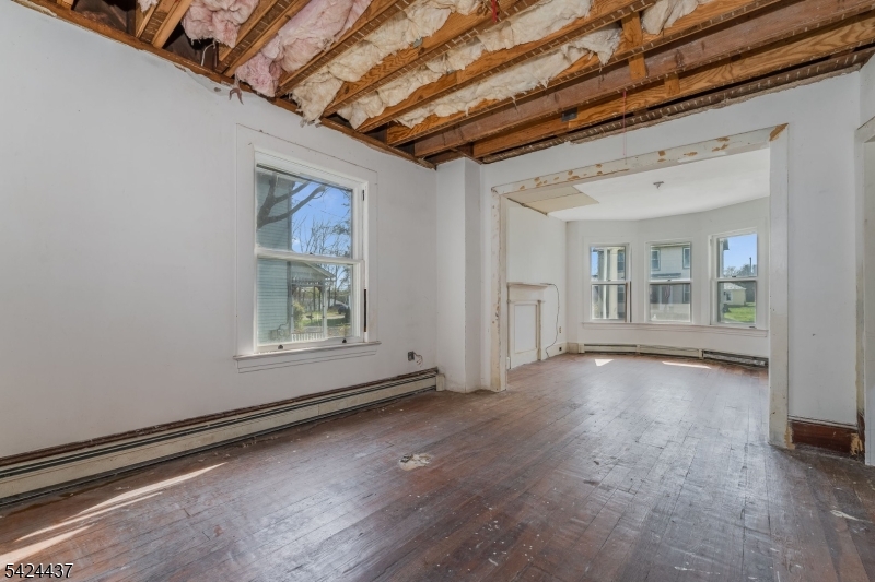 18 Center St