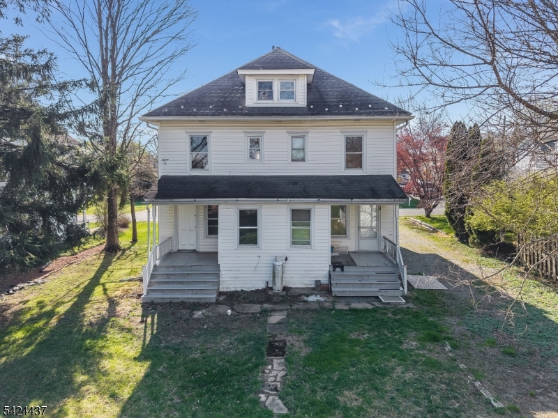 18 Center St