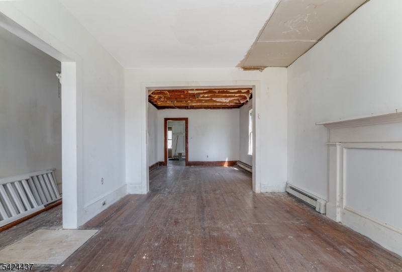 18 Center St
