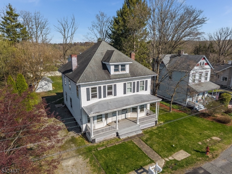 18 Center St