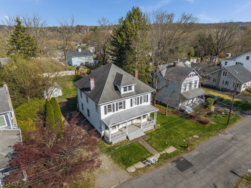 18 Center St