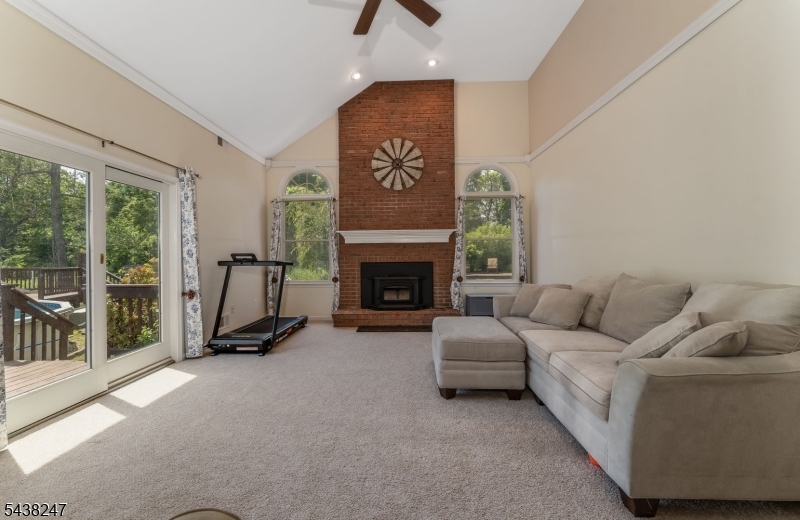 2 General Morgan Ln