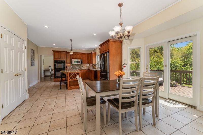 2 General Morgan Ln