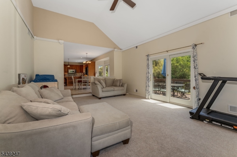 2 General Morgan Ln