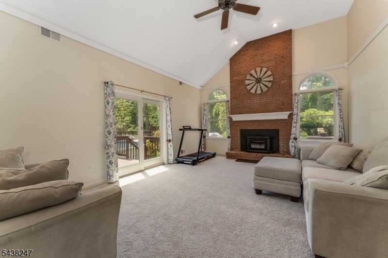 2 General Morgan Ln