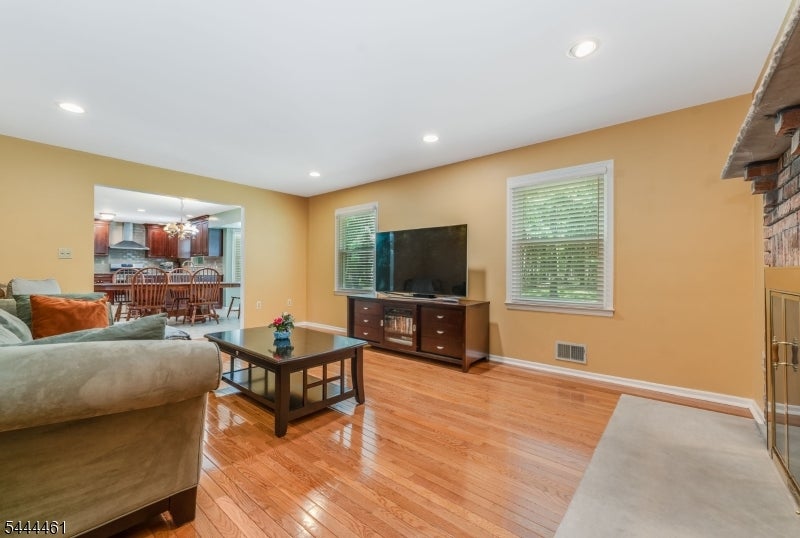 8 Kilmer Dr