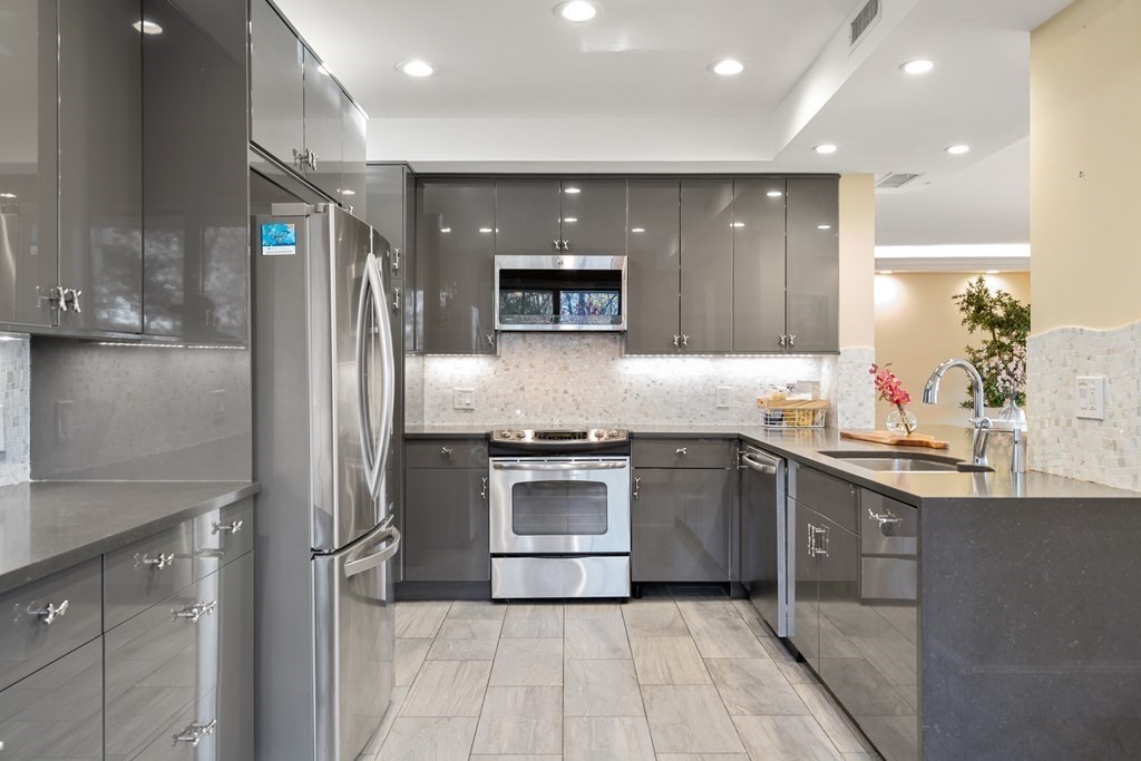 206 Allandale Rd # 2C