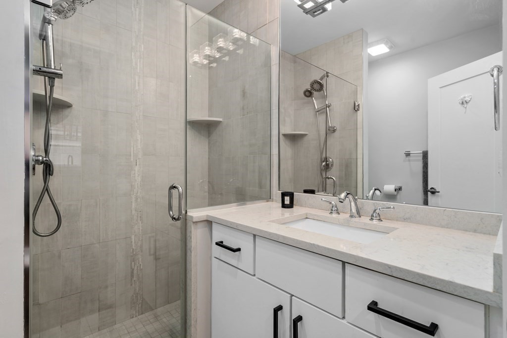 39 Hewlett St # 1