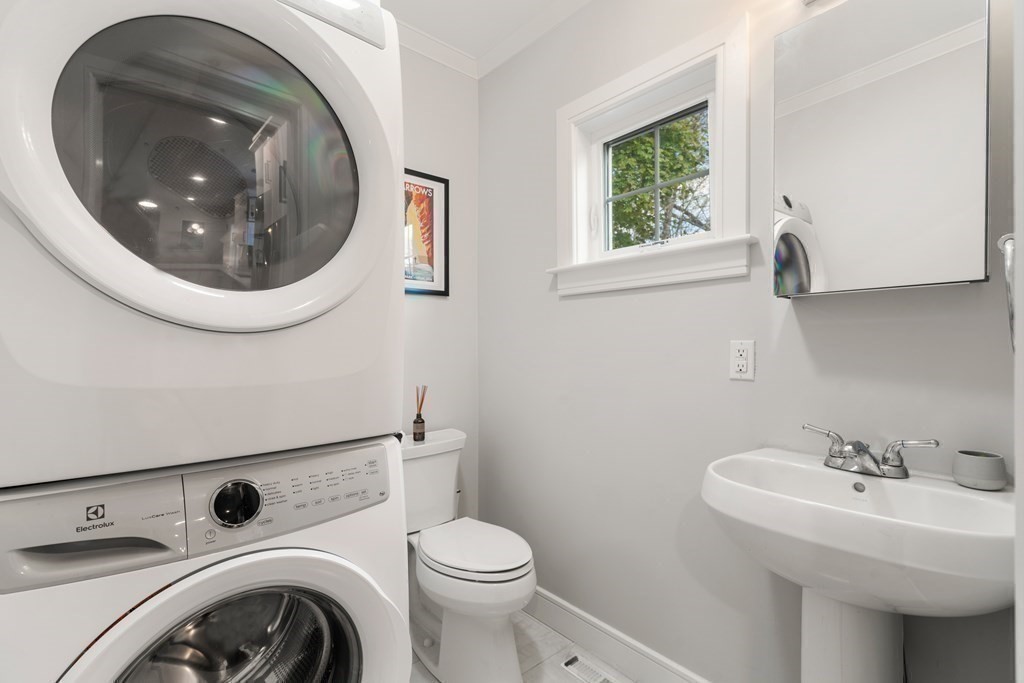 39 Hewlett St # 1