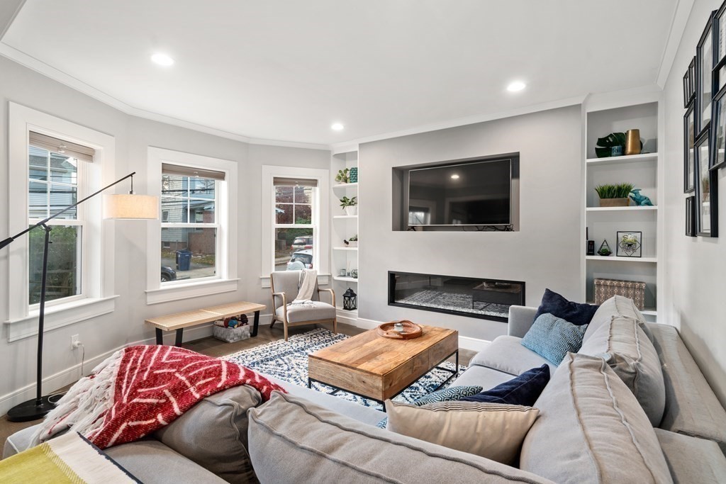 39 Hewlett St # 1