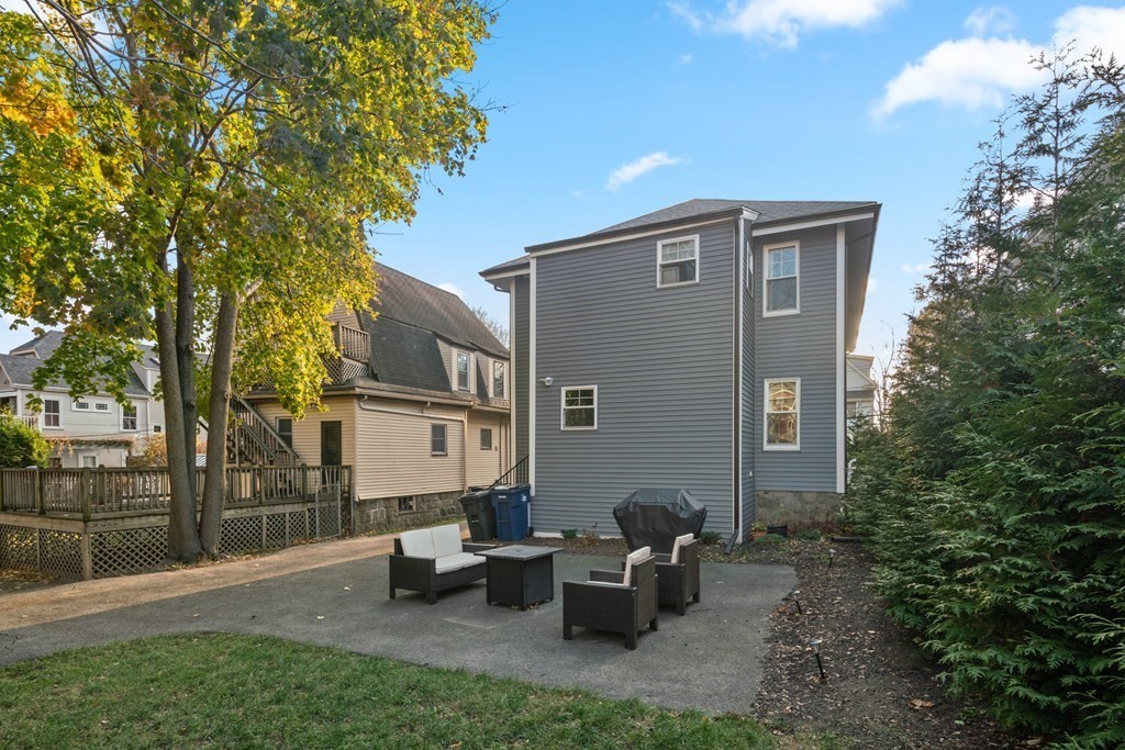 39 Hewlett St # 1