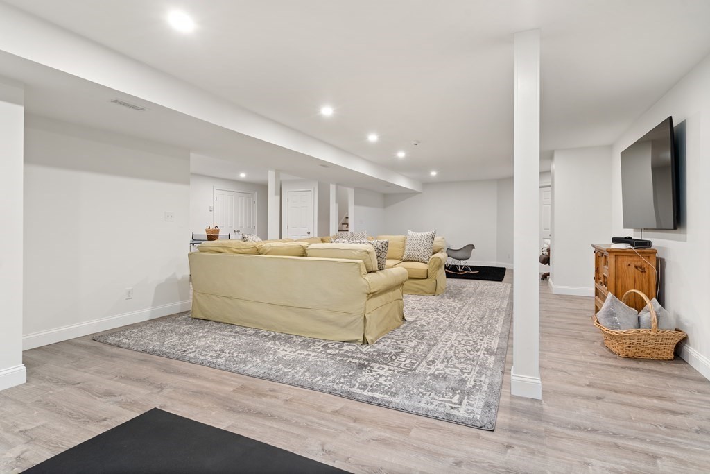 80 Lincoln Ln