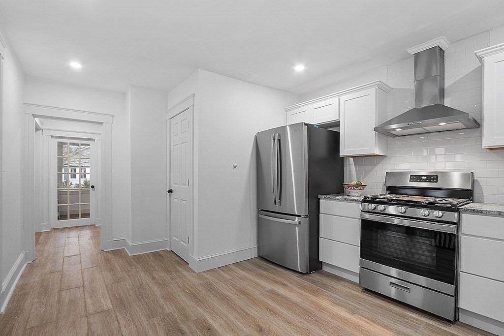 14 Circular Ave