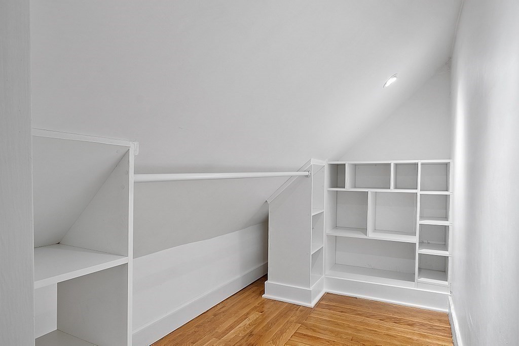 14 Circular Ave