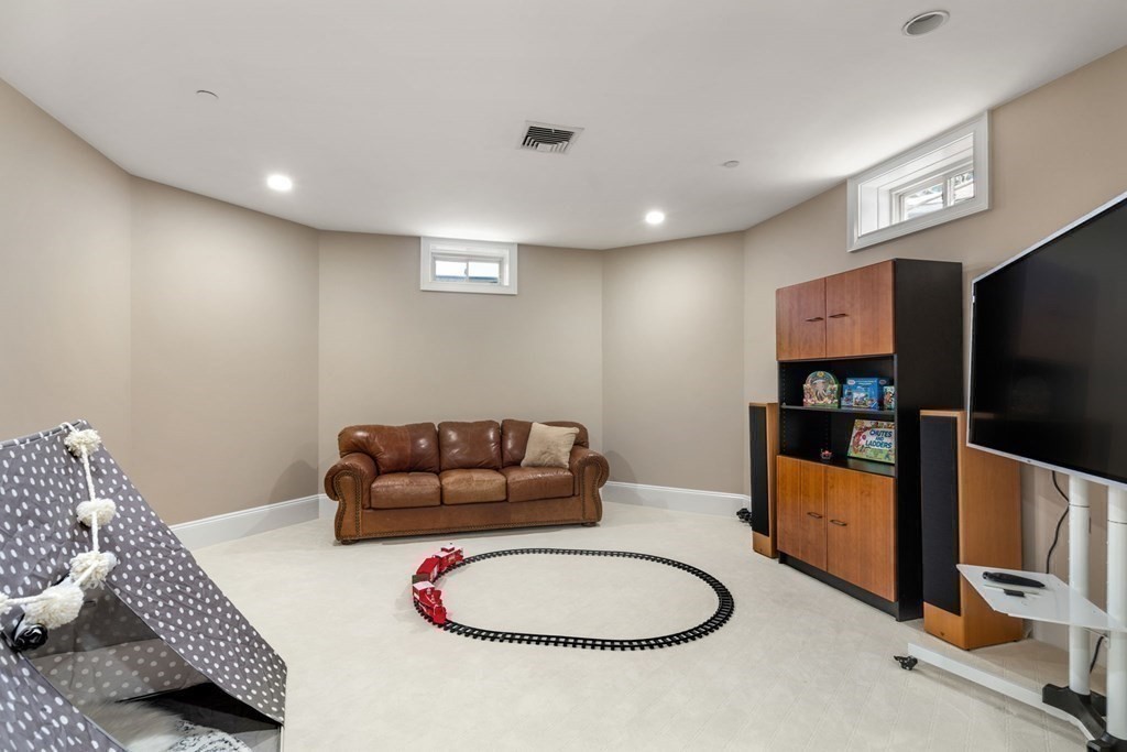 74 Carter Dr