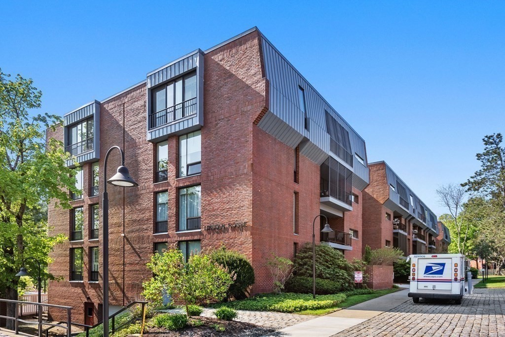 85 Grove St # 303